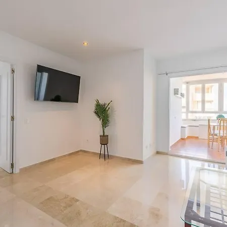 Seaview Marine Port With Pools 에스테포나