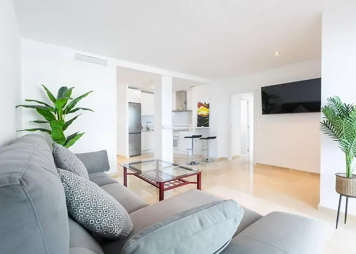 Seaview Marine Port With Pools 아파트 에스테포나