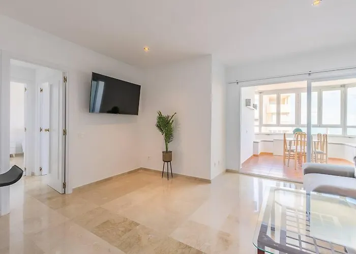 Seaview Marine Port With Pools 埃斯特波纳