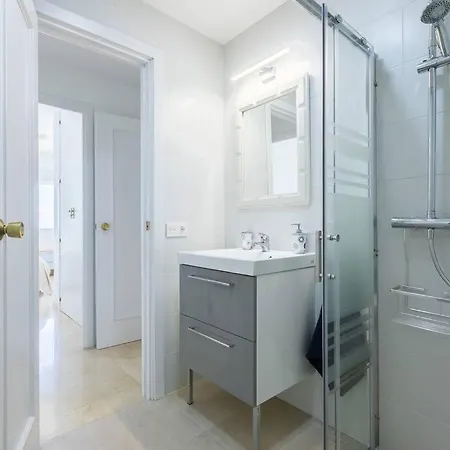 Seaview Marine Port With Pools Apartman